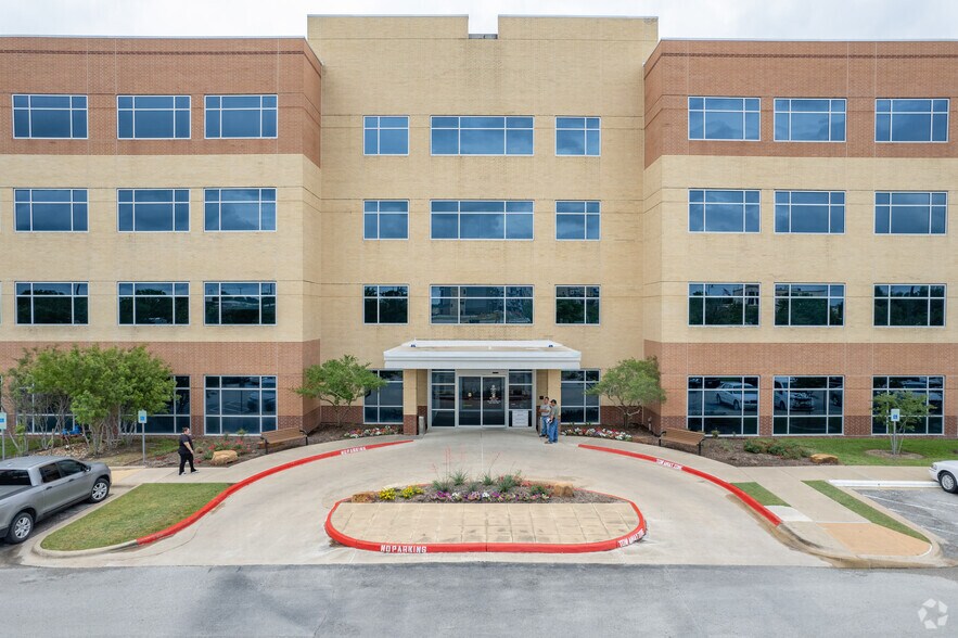 More Photos Of 3201 University Dr E, Bryan Medical For Lease