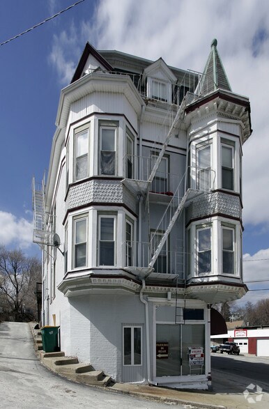 More Photos Of 42 Blackstone St, Woonsocket Storefront Retail Residential For Lease