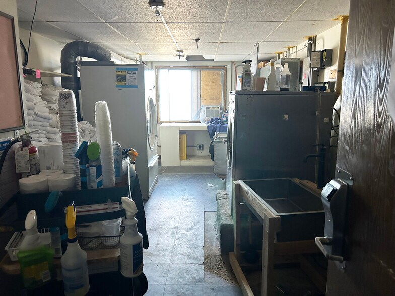 More Photos Of 1025 E 4th St, Ainsworth Hospitality For Sale