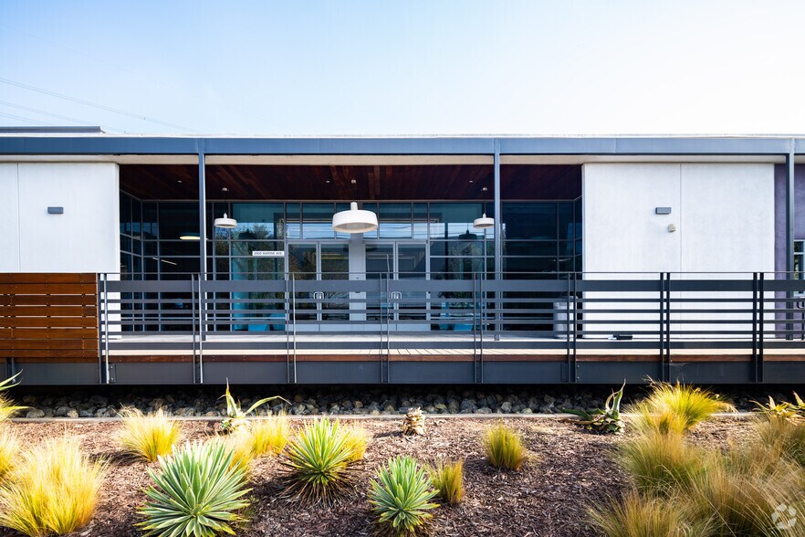 More Photos Of 2400 Marine Ave, Redondo Beach Flex For Lease