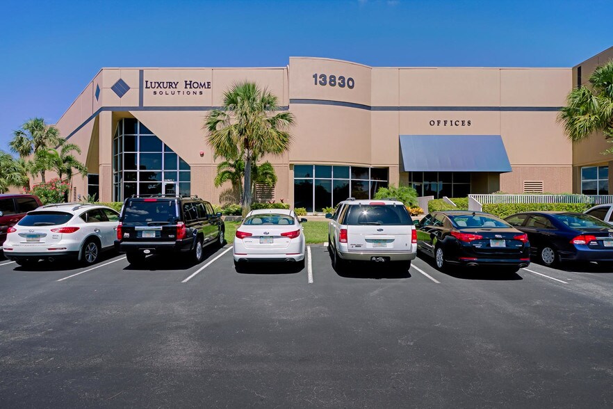 More Photos Of 13830 Jetport Commerce Pky, Fort Myers Warehouse For Lease