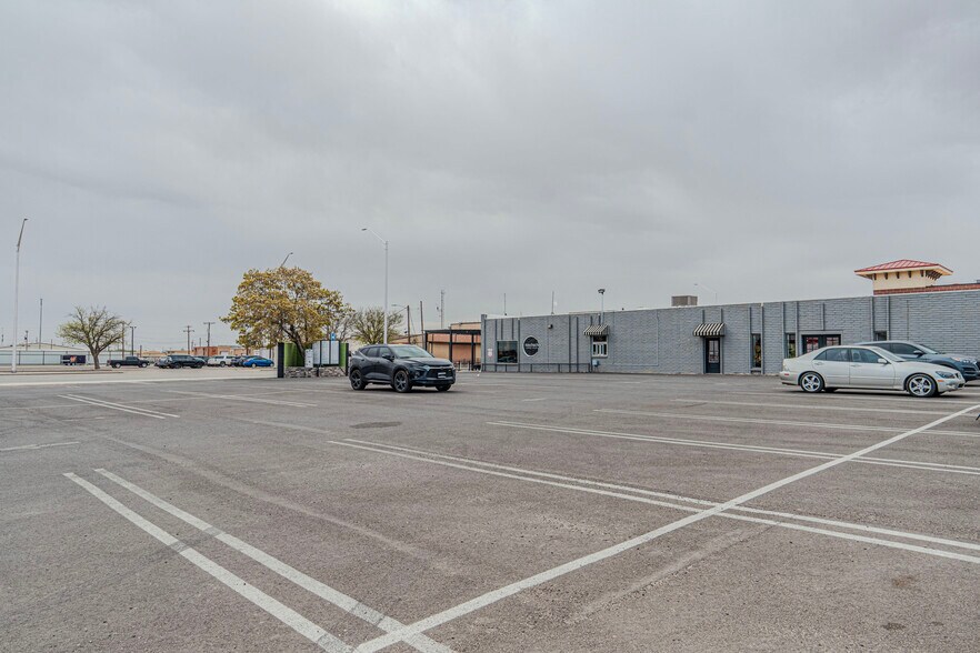 More Photos Of 109 N Main St, Seminole Restaurant For Sale