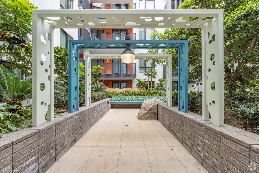 More Photos Of 4520 Alvarado Canyon Rd, San Diego Apartments For Lease