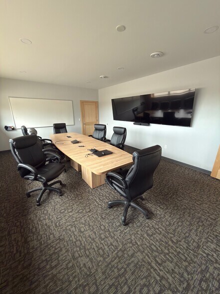 More Photos Of 875 Brookton Rd, Marquette Distribution For Sale