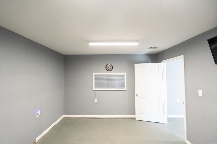 More Photos Of 119 Gemar, Pangburn Industrial For Sale