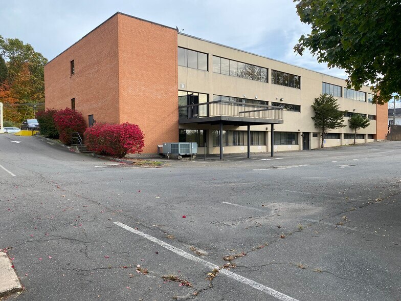 More Photos Of 714-742 West St, Southington Storefront Retail Office For Sale