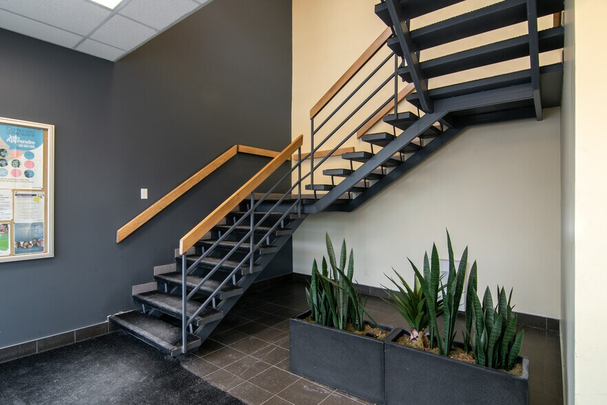 More Photos Of 2250-2300 Av Bennett, Montréal Office For Lease