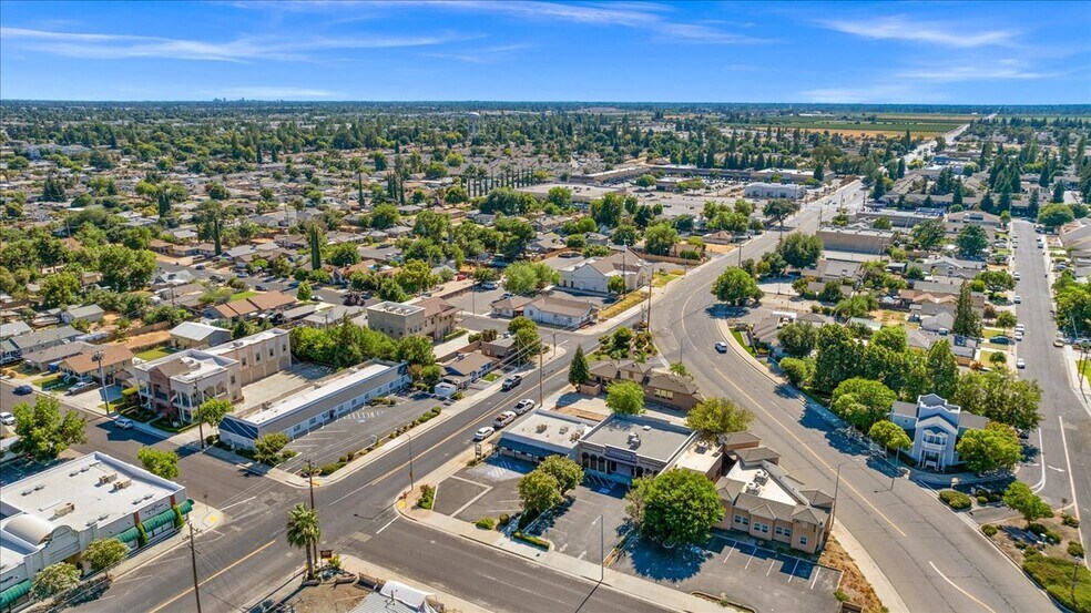 More Photos Of 324-330 Bullard Ave, Clovis Office For Sale