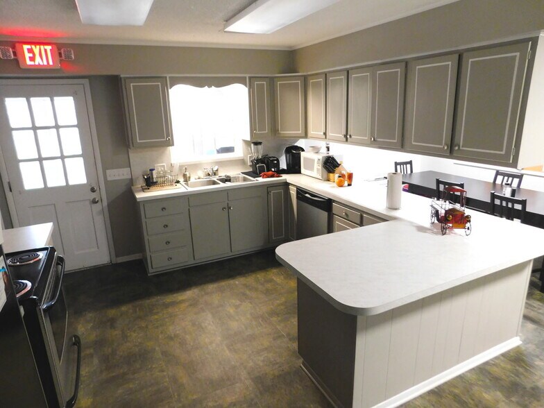 More Photos Of 284 SW Baya Dr, Lake City Office For Sale
