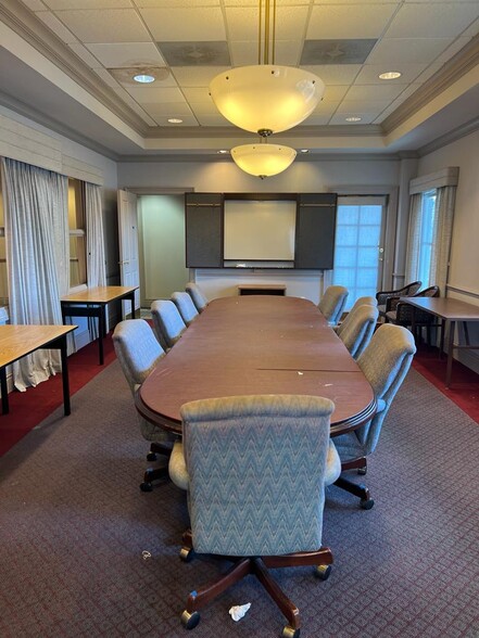 More Photos Of 8818 W Market St, Colfax Loft Creative Space For Lease