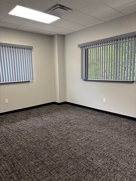 More Photos Of 3930-3950 Saint Johns Pky, Sanford Flex For Lease
