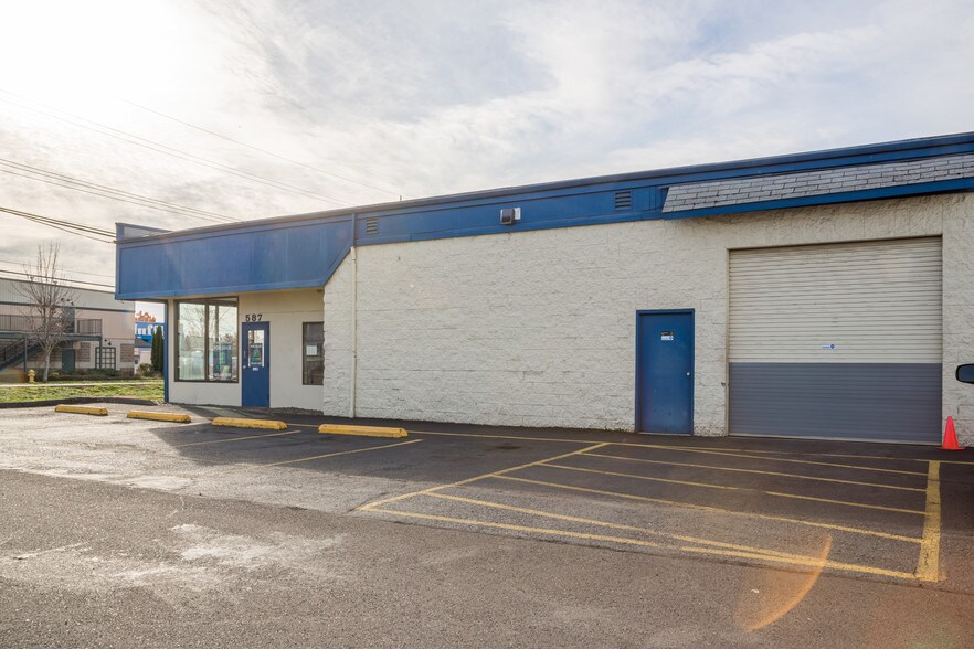 More Photos Of 587 SW Baseline St, Hillsboro Auto Repair For Lease