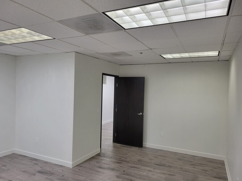 More Photos Of 2626 Foothill Blvd, La Crescenta Loft Creative Space For Lease