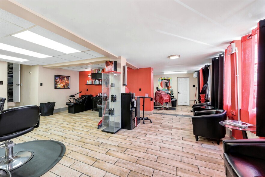 More Photos Of 401 S Springfield Rd, Clifton Heights Storefront Retail Residential For Sale