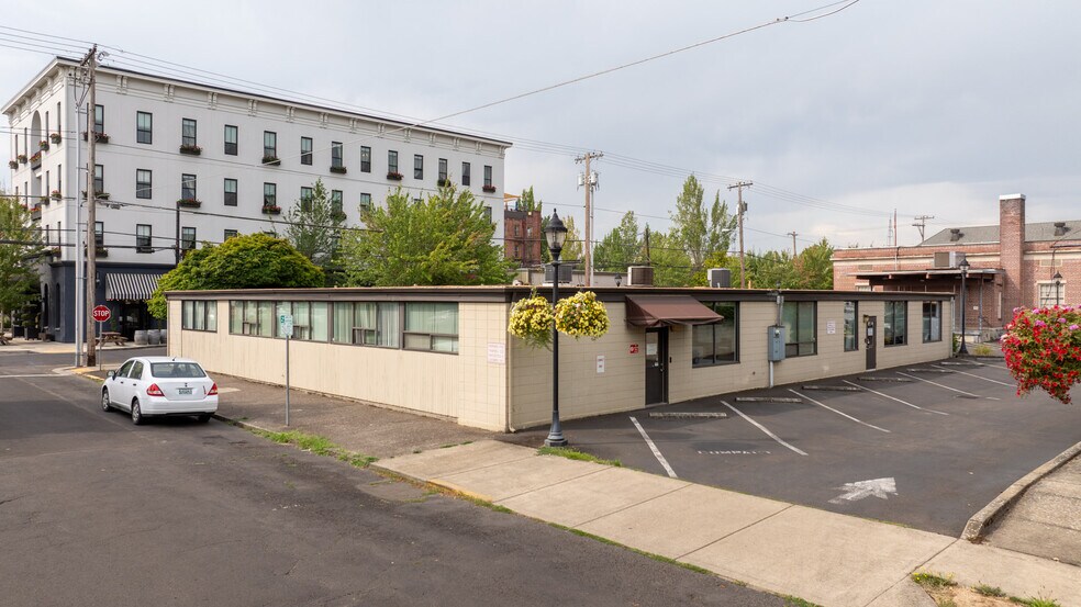 More Photos Of 414 NE Evans St, Mcminnville Office For Sale
