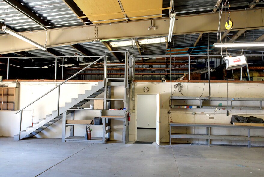 More Photos Of 5920 Rosebud Ln, Sacramento Warehouse For Sale