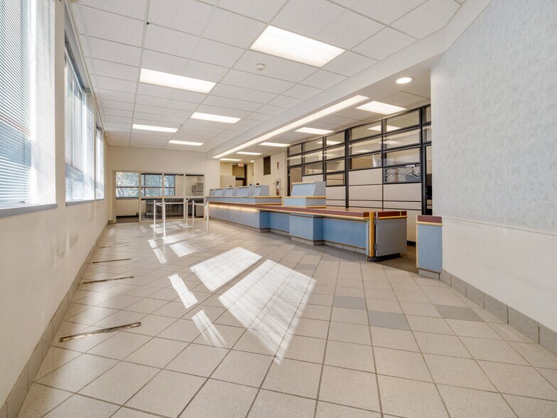 More Photos Of 4901 1 St W, Claresholm Office For Sale