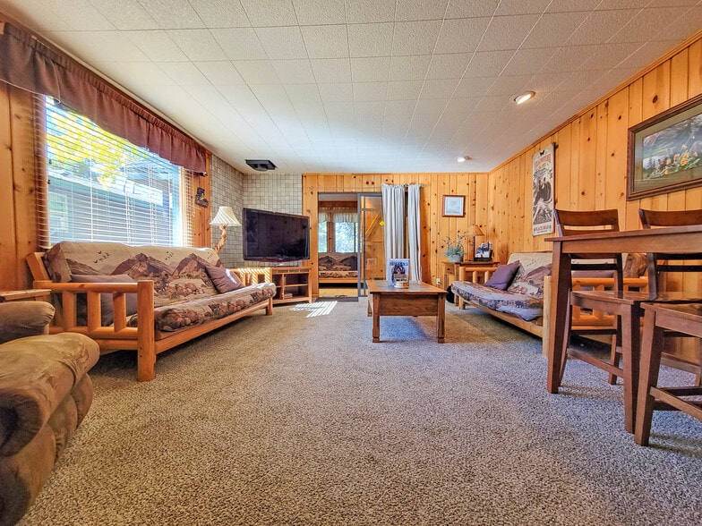 More Photos Of 225 N Geyser St, West Yellowstone Hotel For Sale