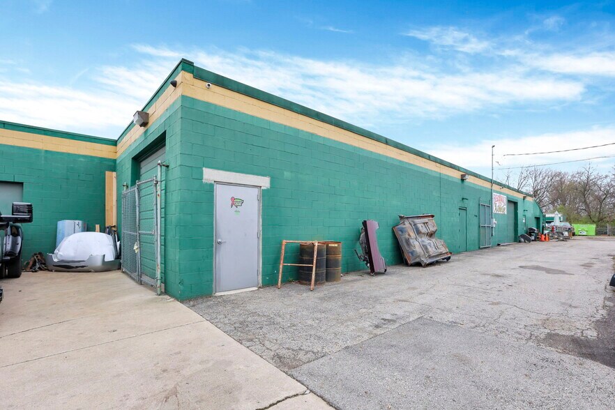 More Photos Of 1359 Essex Ave, Columbus Warehouse For Sale