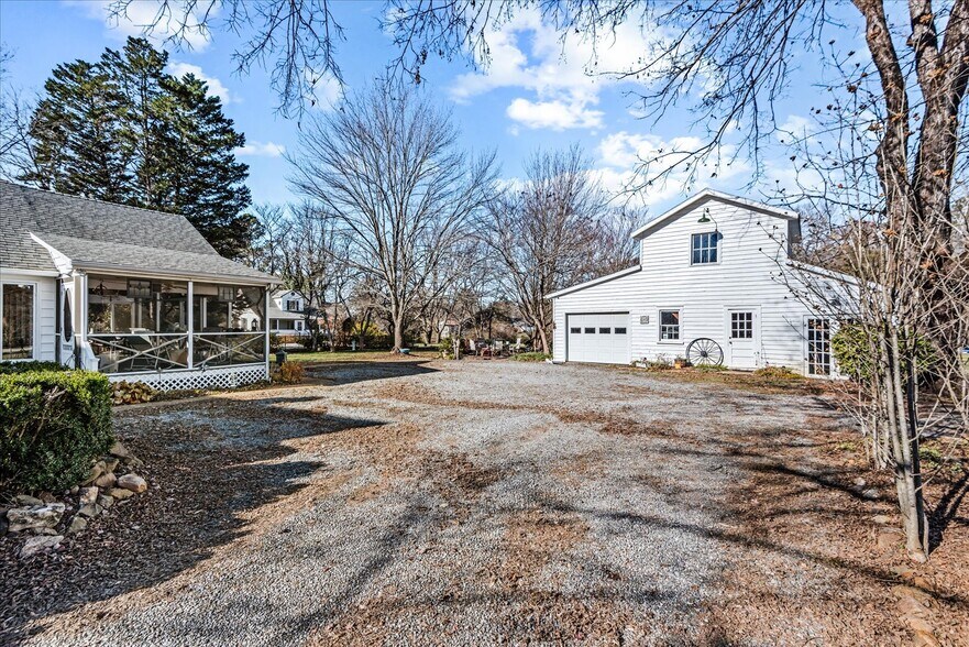 More Photos Of 115 E Broaddus Ave, Bowling Green Apartments For Sale