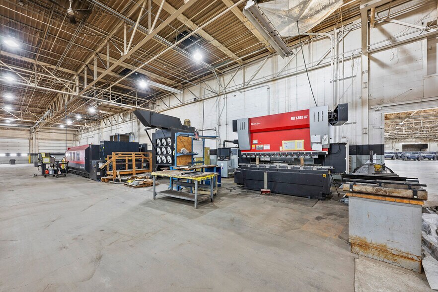 More Photos Of 2727 S Beech Daly Rd, Dearborn Heights Warehouse For Lease