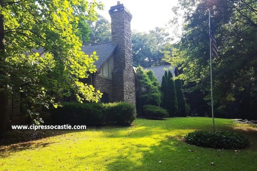More Photos Of 3000 Cathedral Pl, Decatur Movie Radio TVStudio For Sale