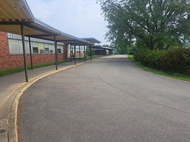 More Photos Of 100 Elm St, Owego Warehouse For Lease