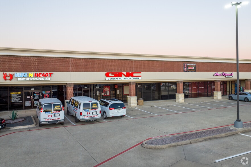 More Photos Of 901 N Polk St, DeSoto General Retail For Lease