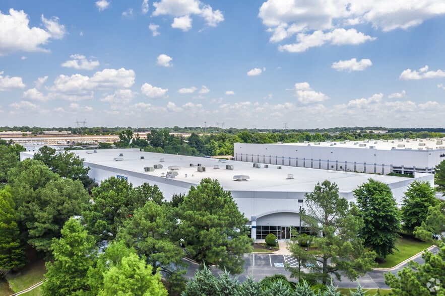 More Photos Of 5950 Freeport Ave, Memphis Distribution For Lease