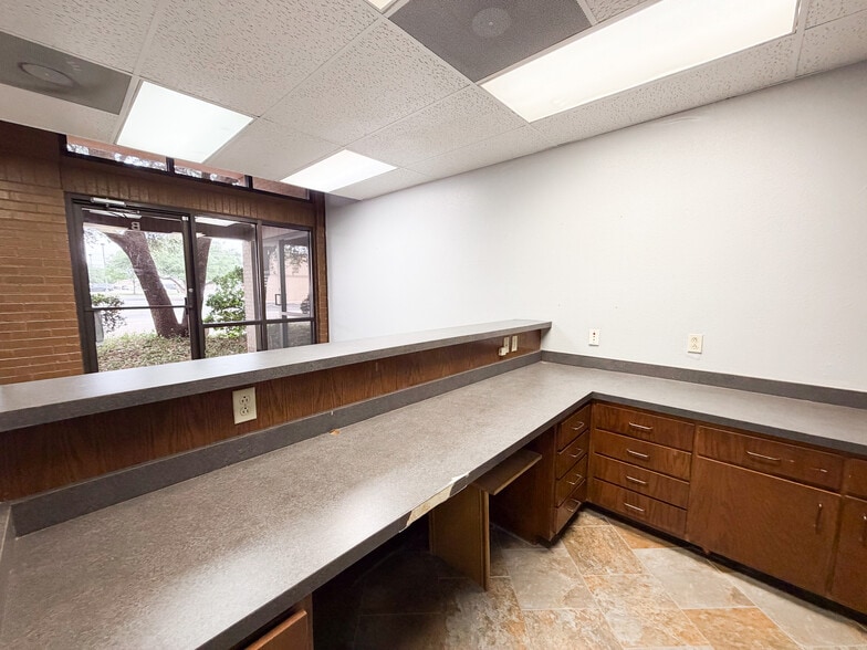 More Photos Of 3711 20th St, Lubbock Office For Sale