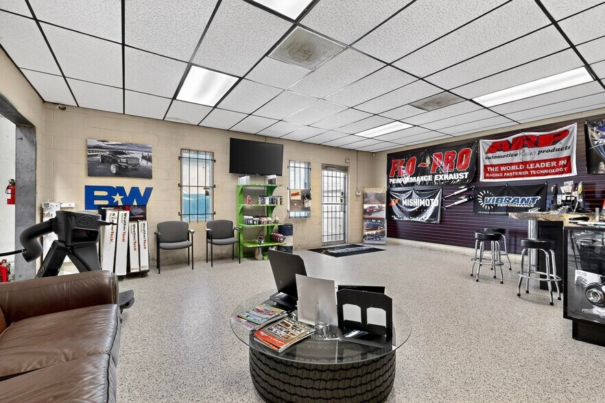 More Photos Of 2105 Aztec Rd NE, Albuquerque Warehouse For Sale