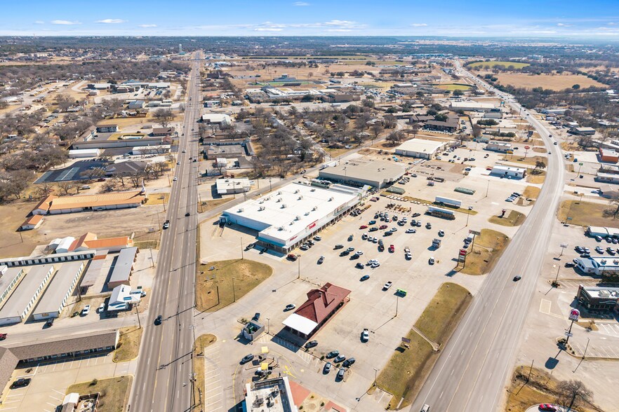 More Photos Of 2401 S State Highway 36, Gatesville Freestanding For Sale