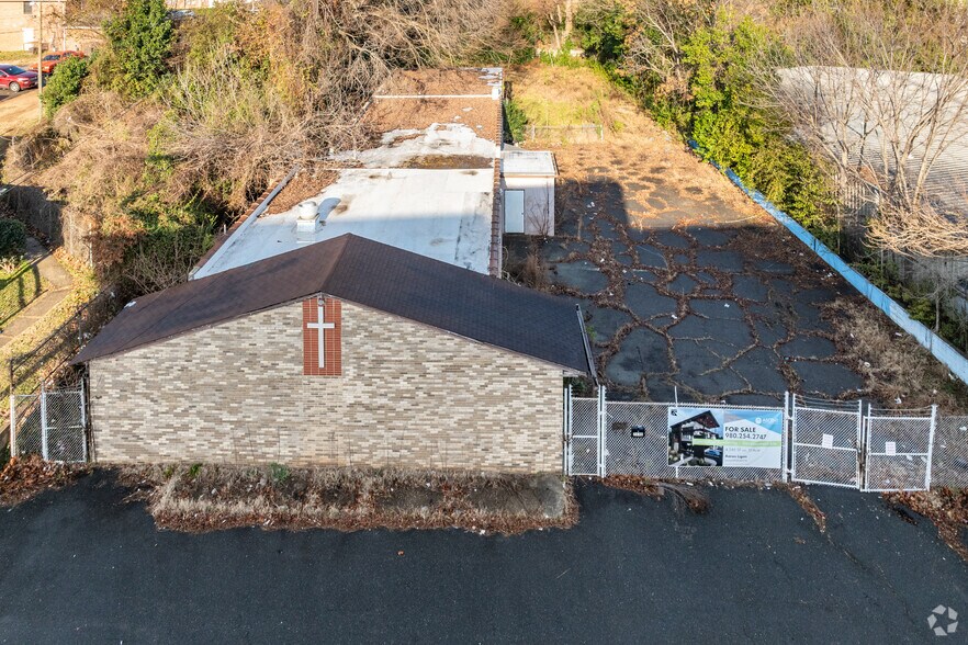 More Photos Of 2640 S Tryon St, Charlotte Office For Sale