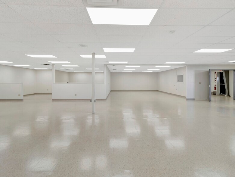 More Photos Of 125 High St, Mansfield Light Distribution For Lease