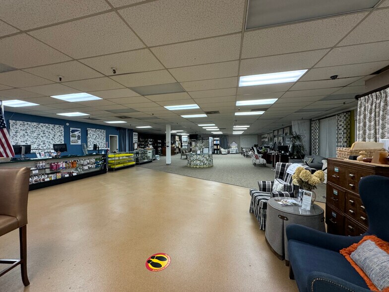 More Photos Of 219 S Service Rd, Plainview Warehouse For Lease