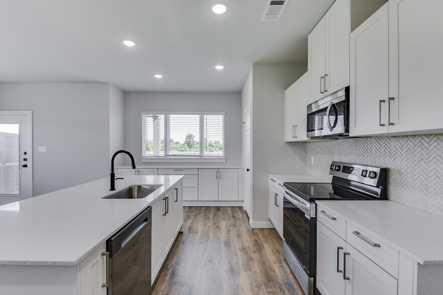 More Photos Of 4405 Clovis Ct, Midlothian Apartments For Sale