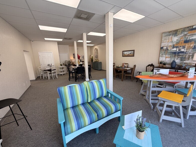 More Photos Of 21 Main St, Titusville General Retail For Sale