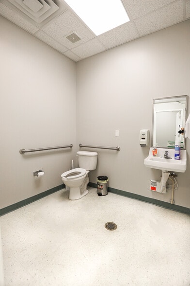 More Photos Of 2025 SW 75th St, Gainesville Medical For Lease