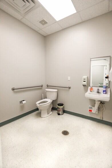 More Photos Of 2030 SW 75th Ter, Gainesville Medical For Lease