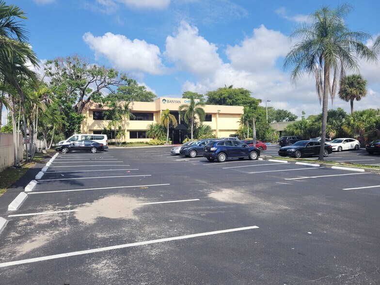 More Photos Of 1061 W Oakland Park Blvd, Oakland Park Medical For Sale