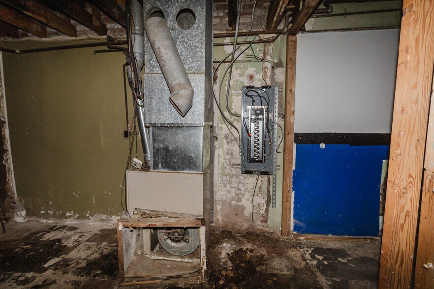 More Photos Of 3117 E 13th St, Wichita Freestanding For Sale