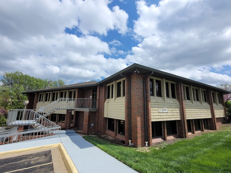 More Photos Of 2900 SW Wanamaker Dr, Topeka Office For Lease