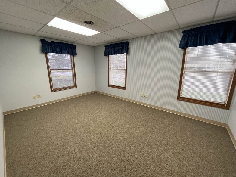 More Photos Of 33399 Walker Rd, Avon Lake Office For Lease