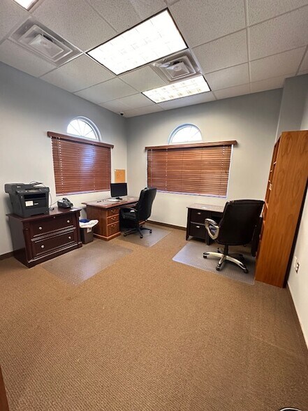 More Photos Of 5084 Villa Linde Pky, Flint Office For Sale