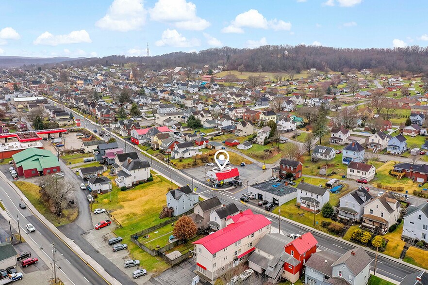 More Photos Of 321 N 4th St, Youngwood Freestanding For Sale