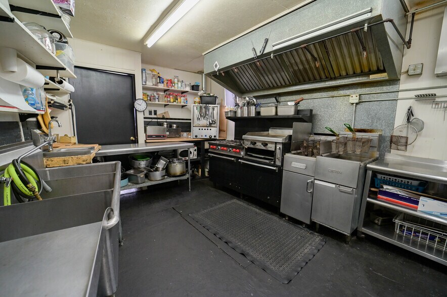 More Photos Of 157 Whitesboro St, Yorkville Storefront For Sale