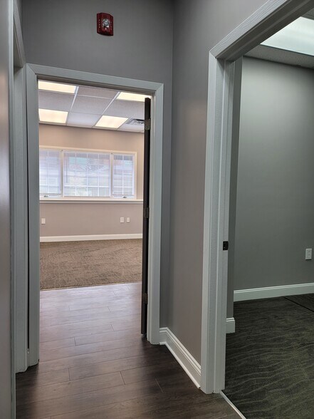 More Photos Of 15000 Madison Ave, Lakewood Office Residential For Lease