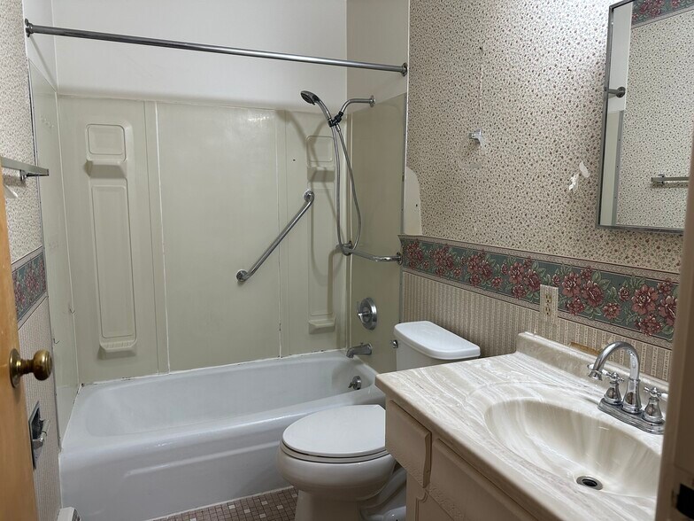 More Photos Of 726 S Huron St, Cheboygan Apartments For Sale