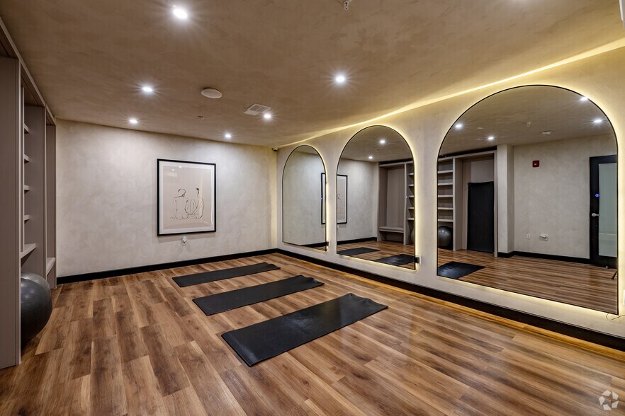 More Photos Of 873 COMMUNIPAW Ave, Jersey City Apartments For Lease