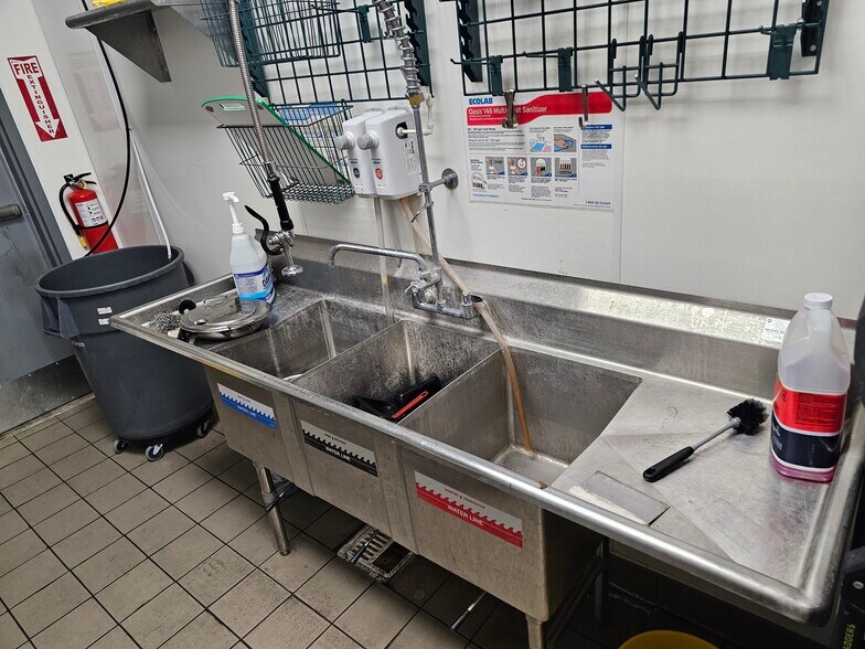 More Photos Of 1289 N Canyon Creek Pky, Spanish Fork Storefront Retail Office For Lease